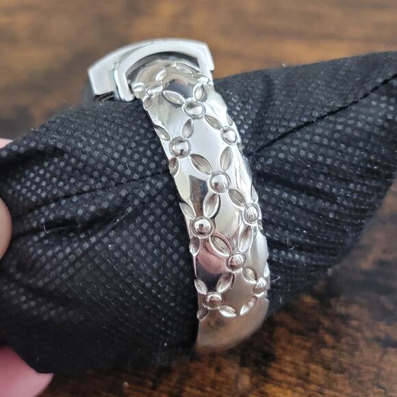 Vintage Watches Vivani Ladies Silver Quartz Bracelet Watch with Rhinestones - Picture 4 of 10